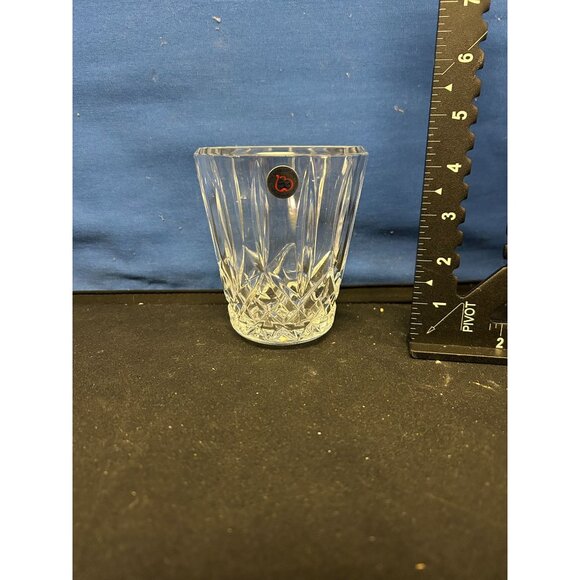 Crystal Vase With Faceted Design - Picture 2 of 2